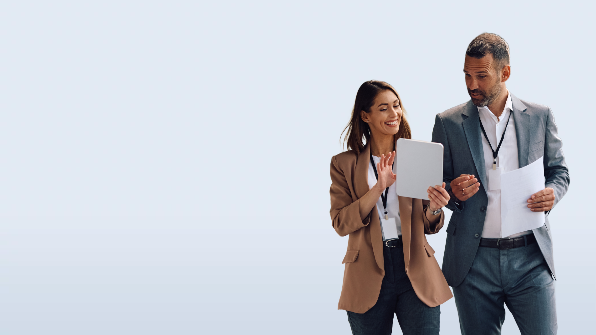 Zwei Headhunters aus München besprechen Recruitingstrategien